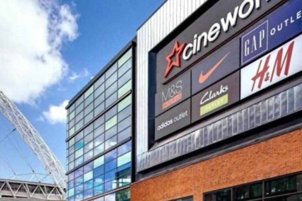 Stylish Wembley Stadium And Ovo Arena Apartment, London Bagian luar foto